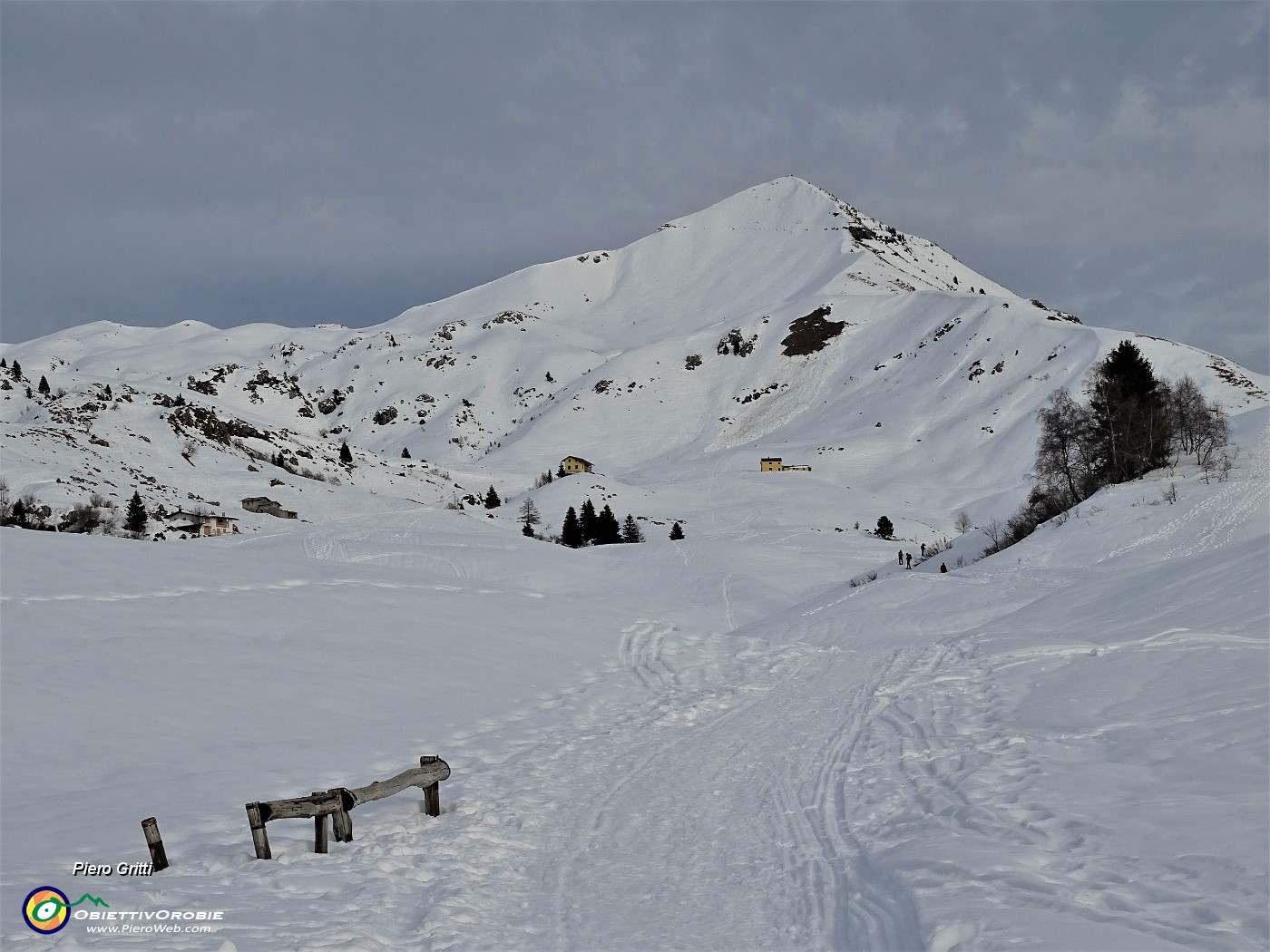 04 Ai Piani d'Artavaggio (1650 m) ammantati di neve.JPG